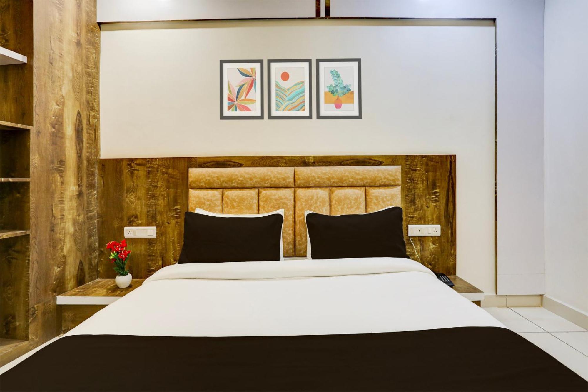 Super Townhouse Model Town Rohtak Formerly Hotel Tathastu المظهر الخارجي الصورة