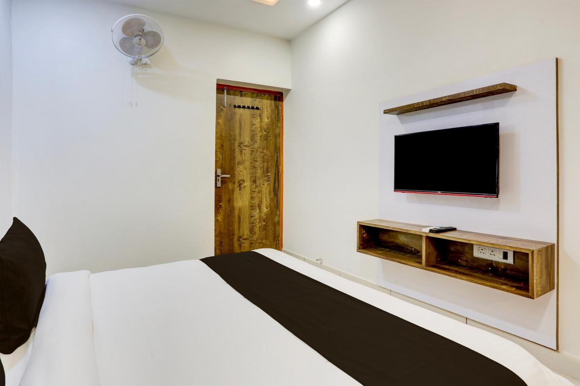 Super Townhouse Model Town Rohtak Formerly Hotel Tathastu المظهر الخارجي الصورة
