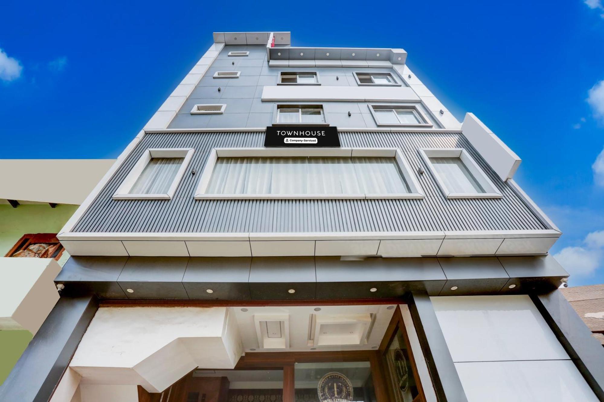 Super Townhouse Model Town Rohtak Formerly Hotel Tathastu المظهر الخارجي الصورة