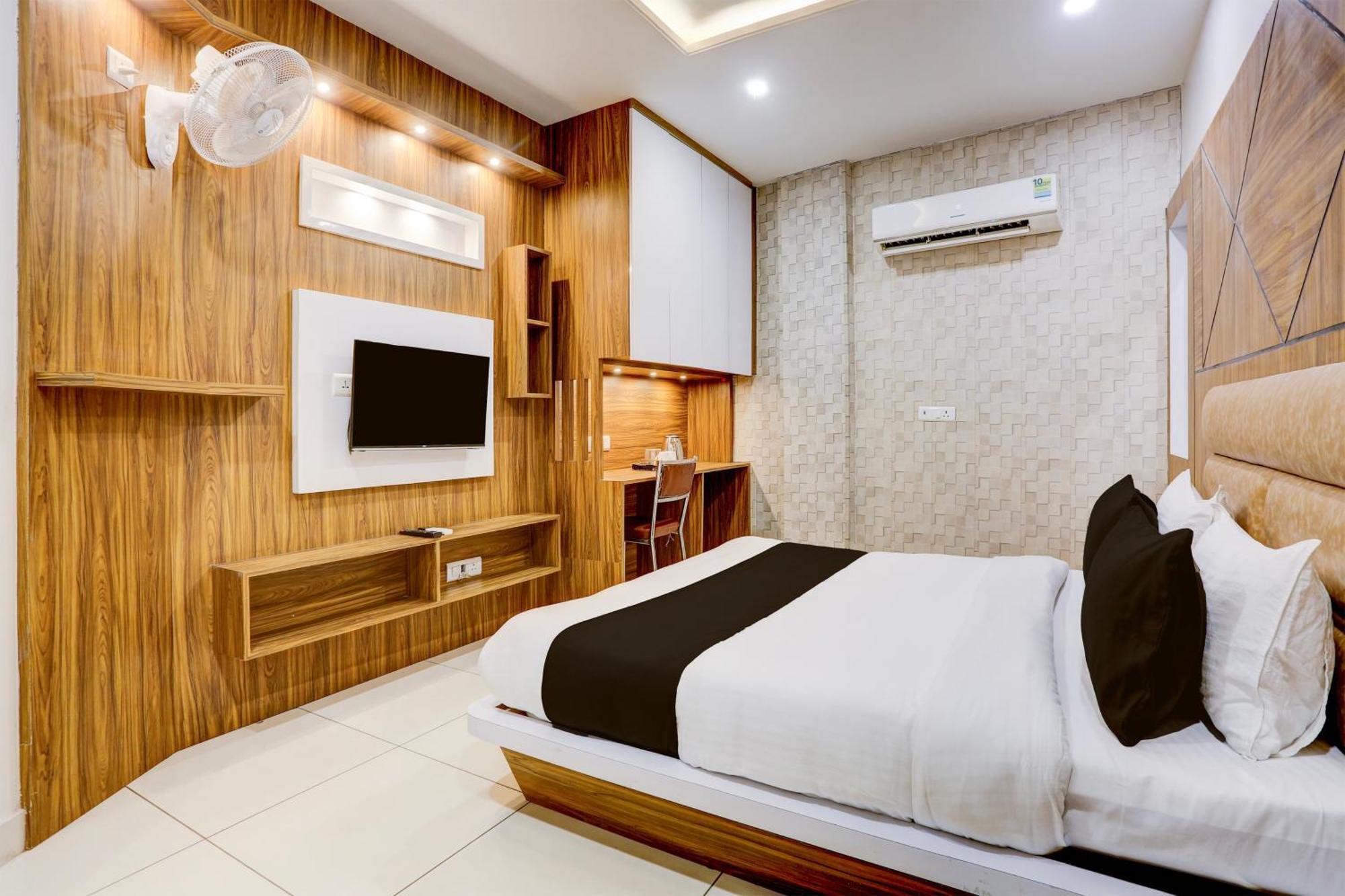 Super Townhouse Model Town Rohtak Formerly Hotel Tathastu المظهر الخارجي الصورة